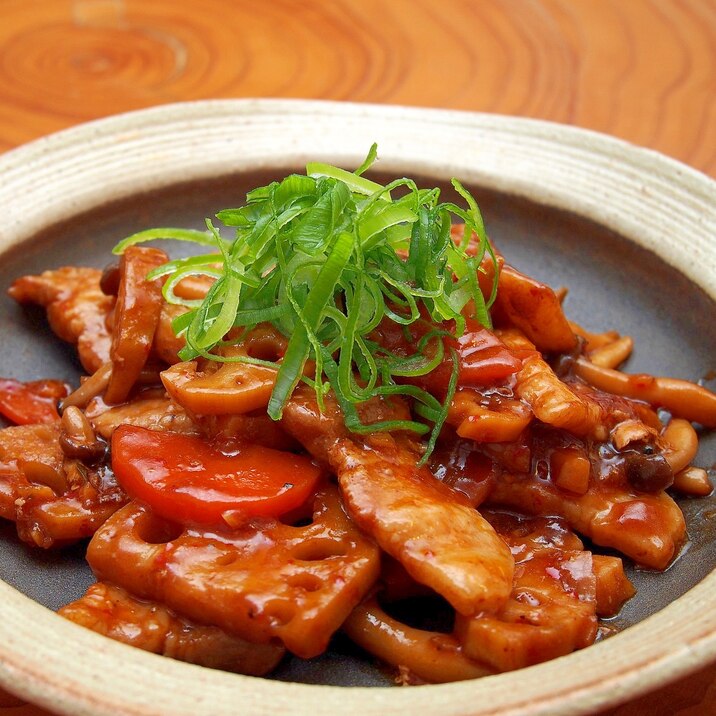 簡単コクうま!豚バラとれんこんのピリ辛炒め煮